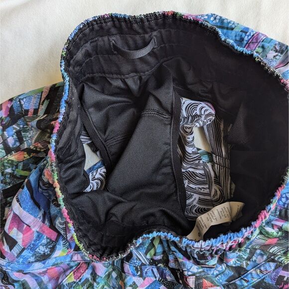 RARE Lululemon Tracker Short V SeaWheeze Special Edition 2018 Size 4 - Picture 7 of 8